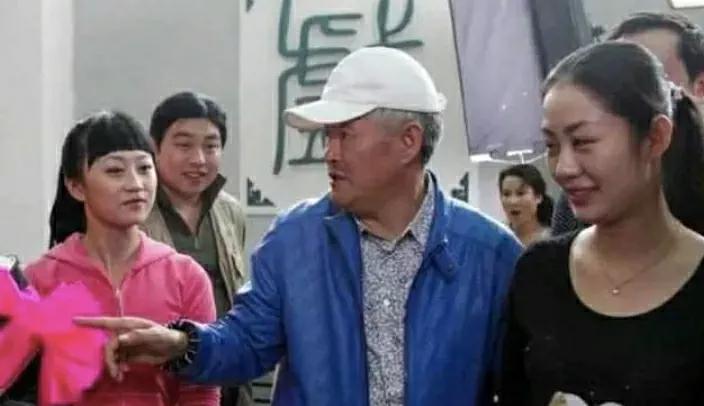 “王小萌”退出本山传媒，喊话赵本山不惧违约，不服去告