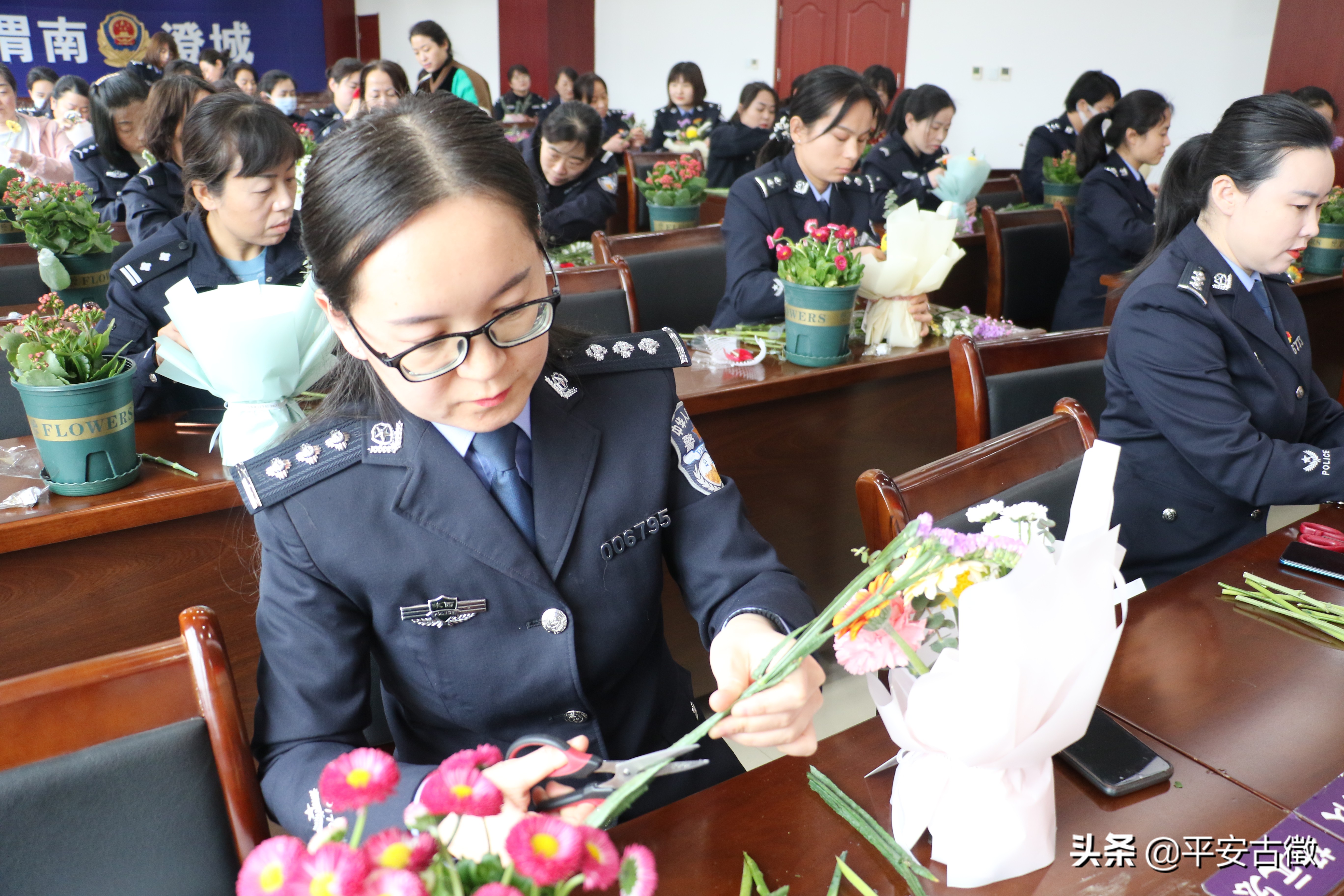 致敬平凡岗位上的她丨警营女神节，一个比一个更精彩