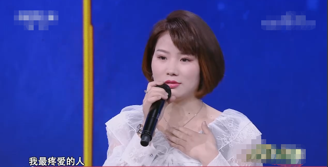 一女婴被弃，拾荒老人养大身价过亿，为报恩卖公司带养父环游祖国