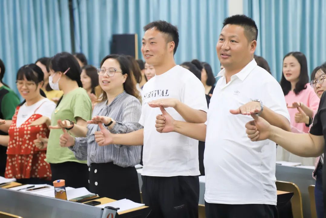 天府新区南湖小学（含北区）举行2022春4月班主任、辅导员培训会