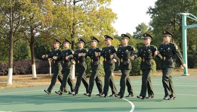 录取分不高的4所军校，考上后包分配工作，高三党可以选择