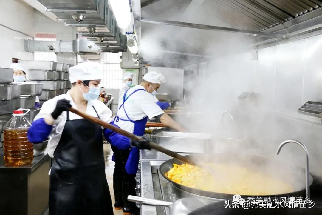 管好学生食堂 确保舌尖上的安全