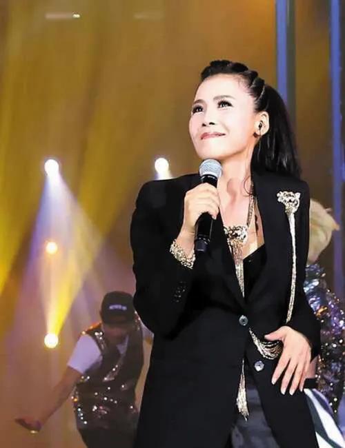 田震，15张精美的照片