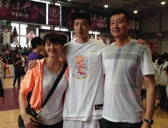 为什么cba球员都娶模特(男篮94黄金一代：巩晓彬娶空姐，吴乃群二婚，胡卫东走仕途)