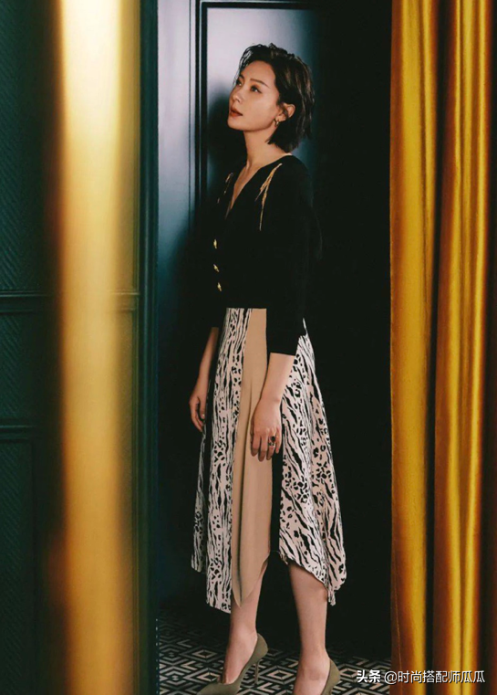 有气质的女人，夏天再热也不会穿拖鞋！瞧陈数、董卿这样穿有多美