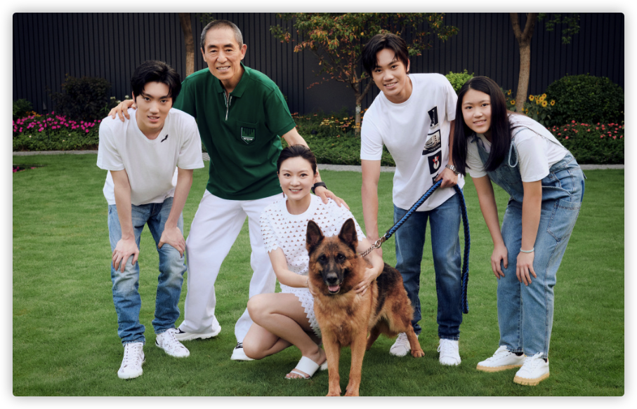 张艺谋妻子发文心疼丈夫，曝其开幕式前靠药维持，发高烧工作不减