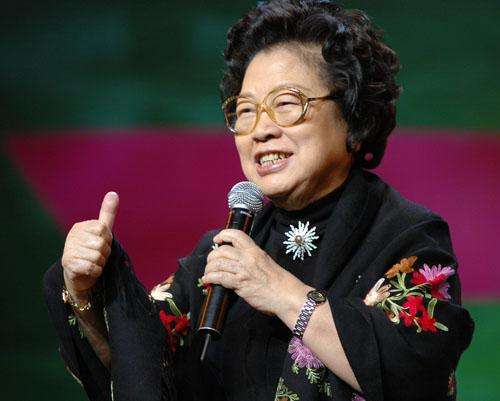 “歌唱家”朱逢博：丈夫死后不愿下葬遗体，痴情守候骨灰14年