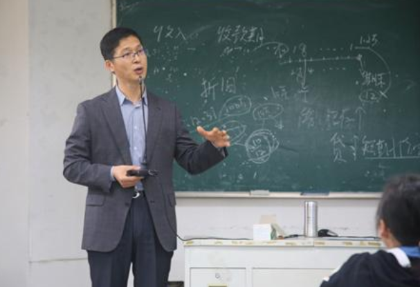 清华教授工资单被曝光，真实薪资引网友热议，感觉被骗得好惨