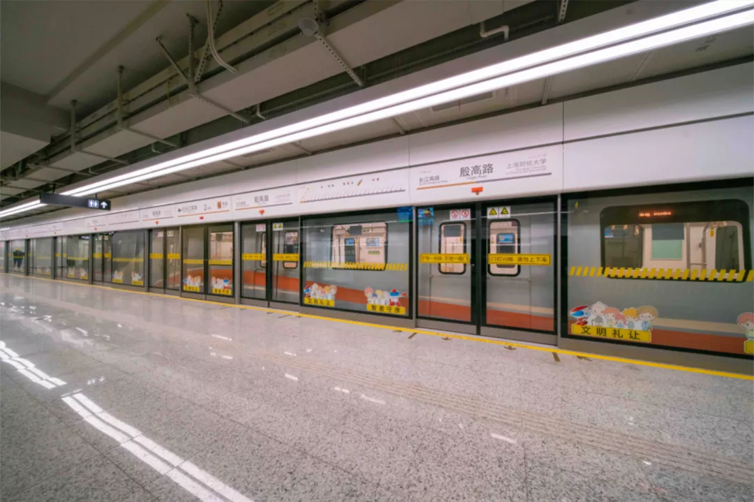 “最美车站”现身，2022上海网红打卡圣地，乘着地铁去旅行...
