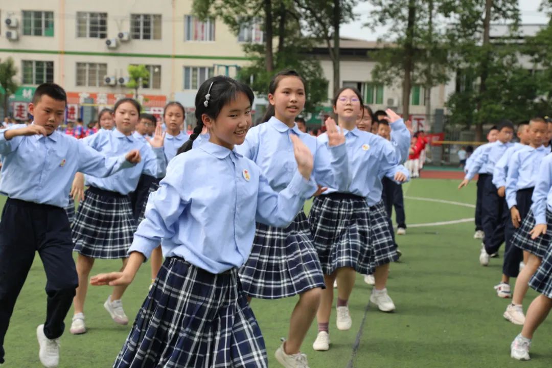煎茶小学举行“七彩童年，精彩无限”六一庆祝活动暨校园艺术节