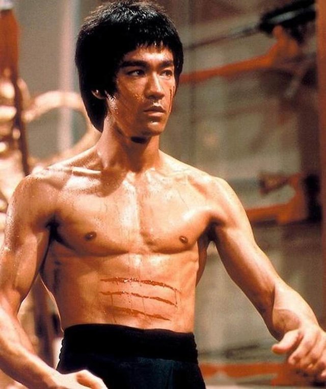 怒斥郑少秋，叫嚣向华强，一代枭雄邓光荣到底有多硬的实力？