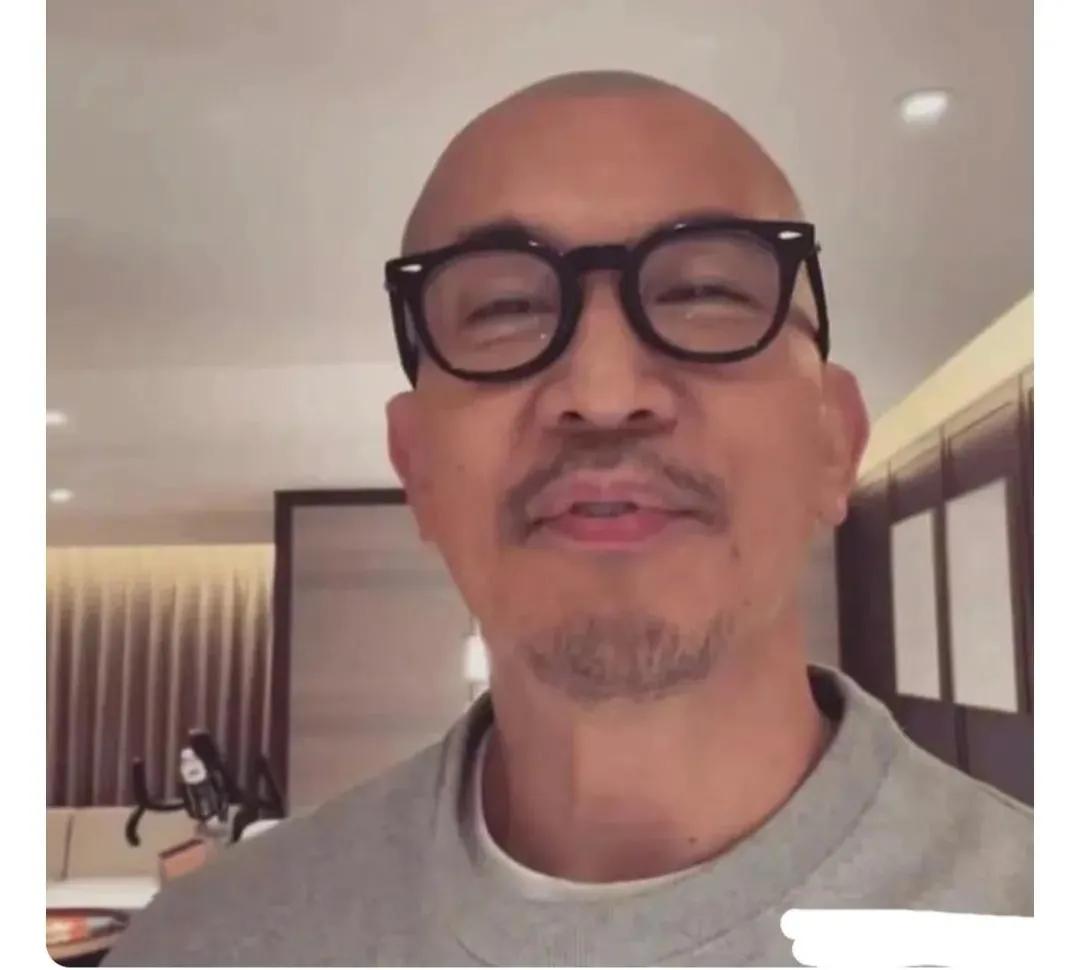 “曲终人散”的人生：大S一家忙着晒幸福，汪小菲满脸憔悴又孤单