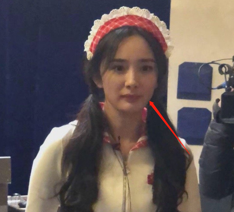 鹅厂新剧招商海报曝光！修图师集体掉线，肖战、李沁直接脸变形