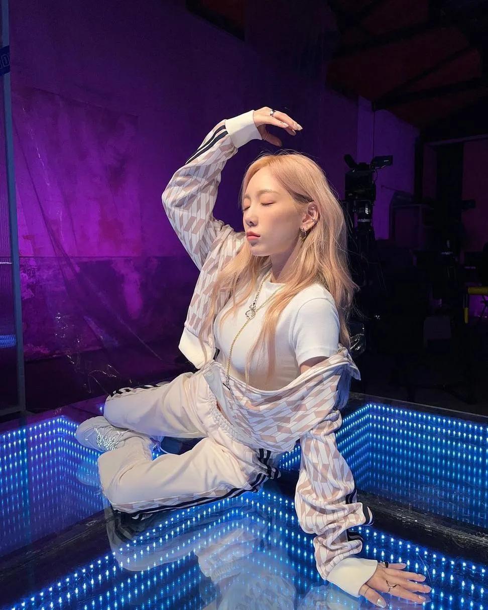 哇，泰妍也太瘦了吧，传说中的纸片人吧