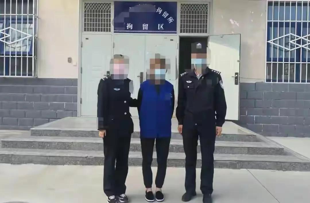 故事：女大学生当茶艺师后，也进了茶室暗门，警方乔装一网打尽