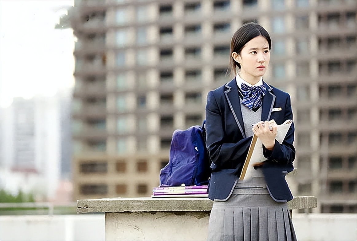 同样是演学生，把张柏芝、赵丽颖和吴倩放在一起，美得各有千秋