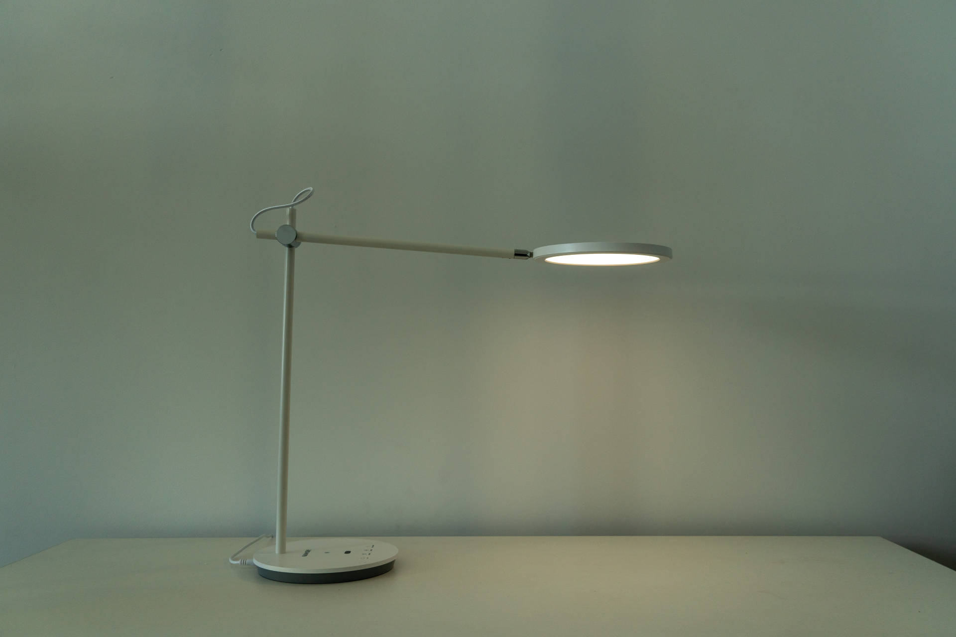 桌面必备！高颜值护眼台灯——南卡L1