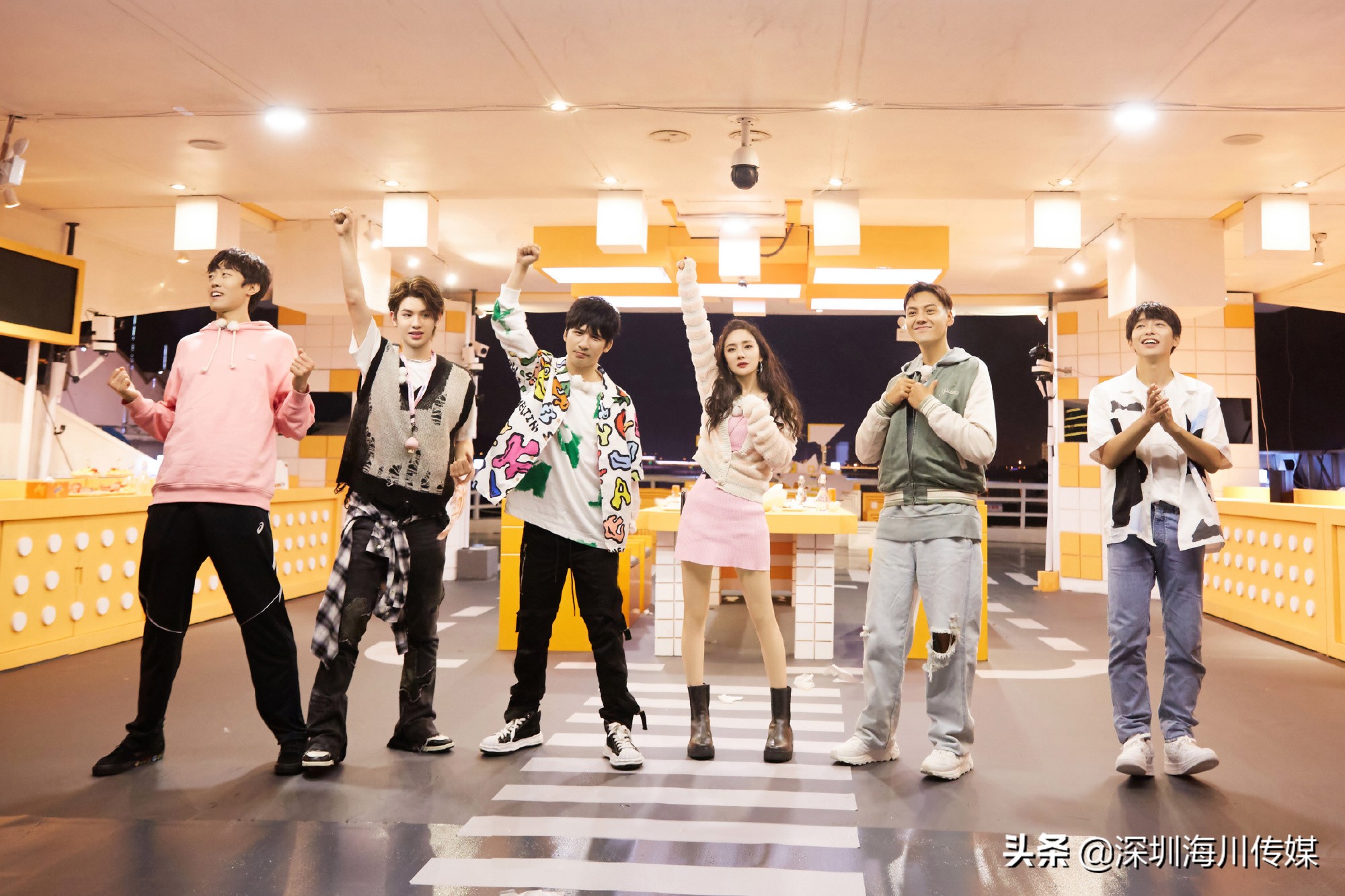 一周新剧 · 综艺 | 赵露思宅斗剧回归；杨幂录制《密逃》眼部受伤缝针