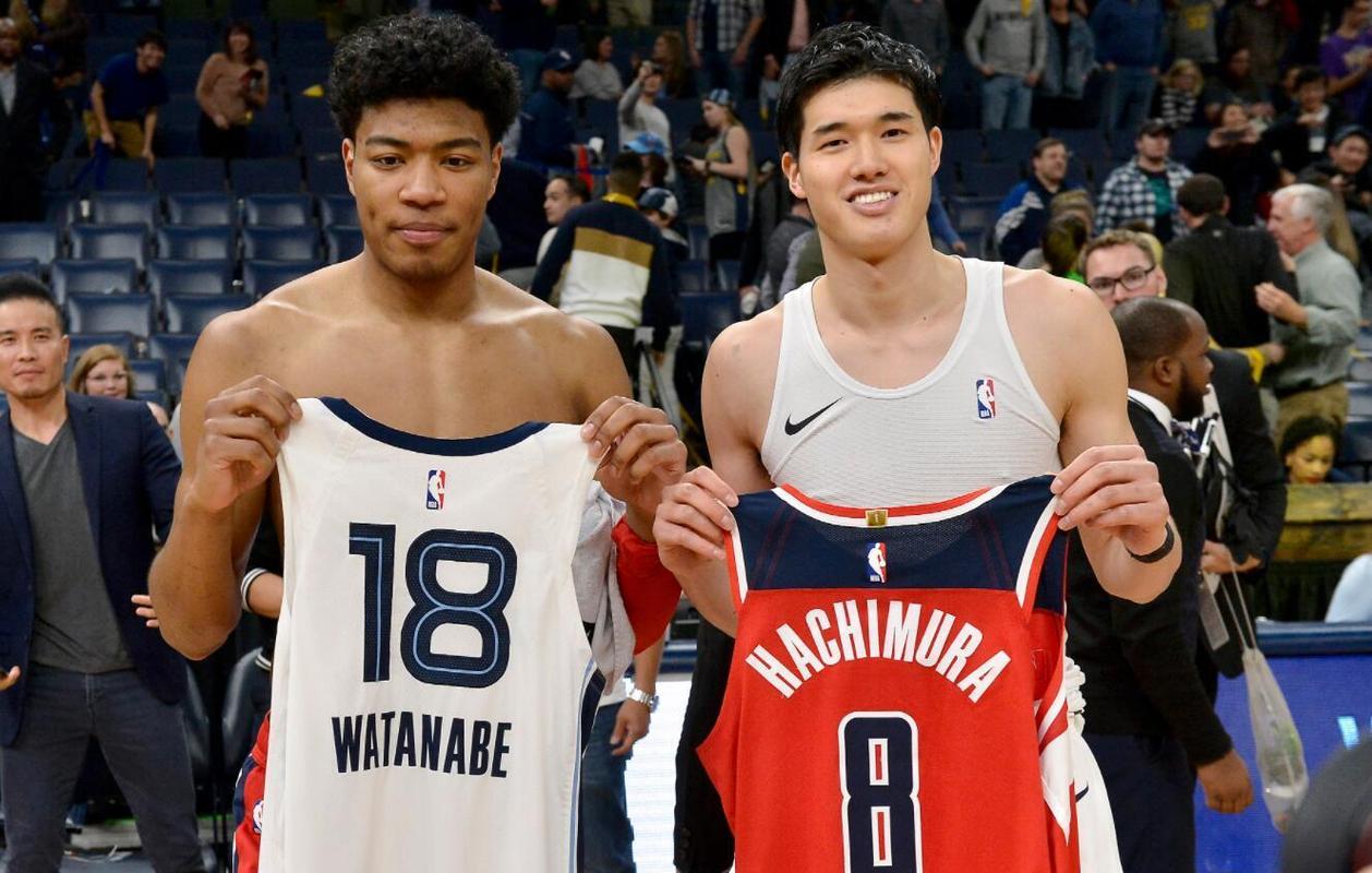 nba亚洲人有哪些人(NBA十大亚洲球员，两名日本球员上榜，中国球员达6人)