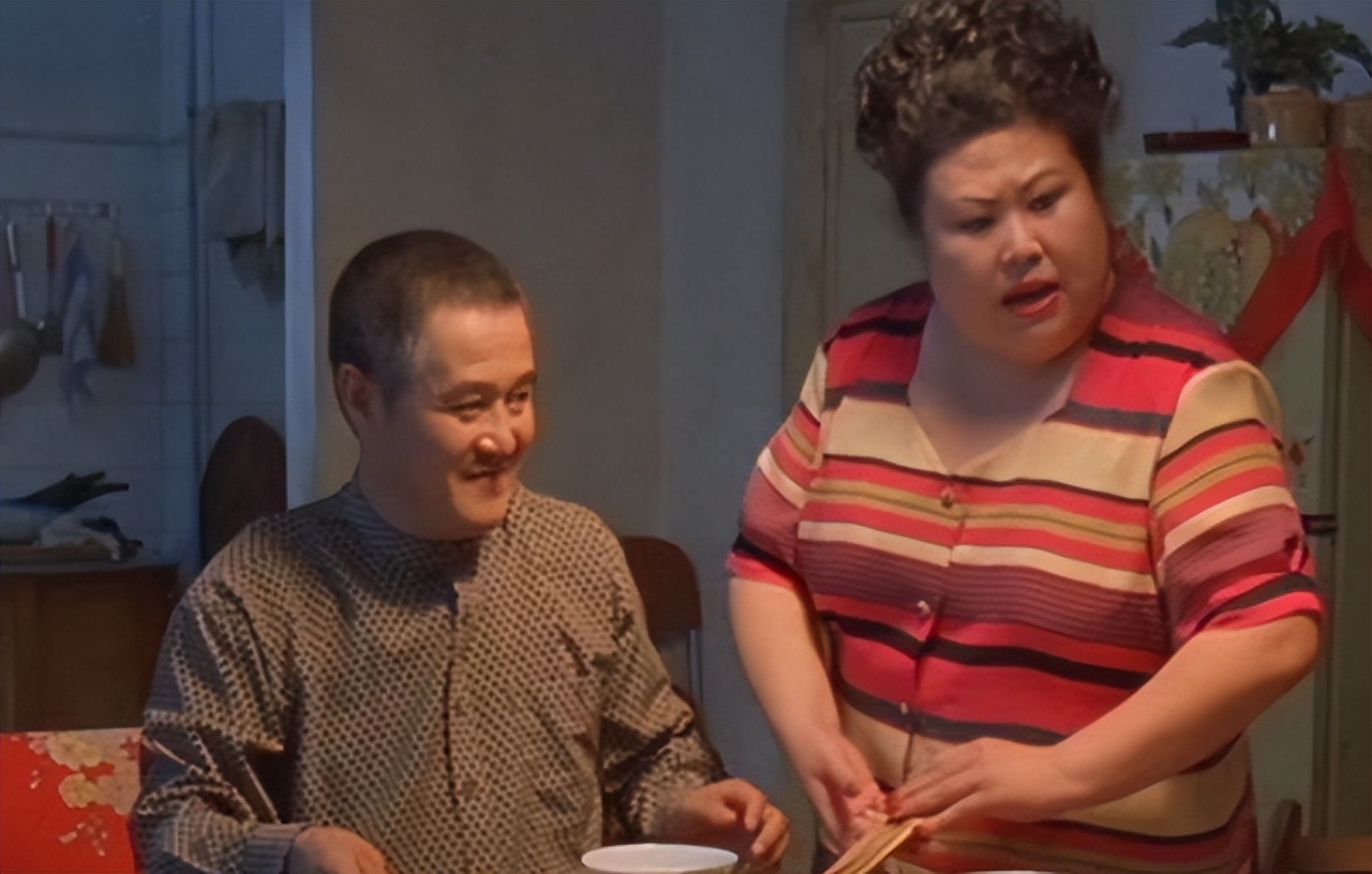 58岁“富婆专业户”董立范至今没人敢娶，只谈过一次恋爱却被骗