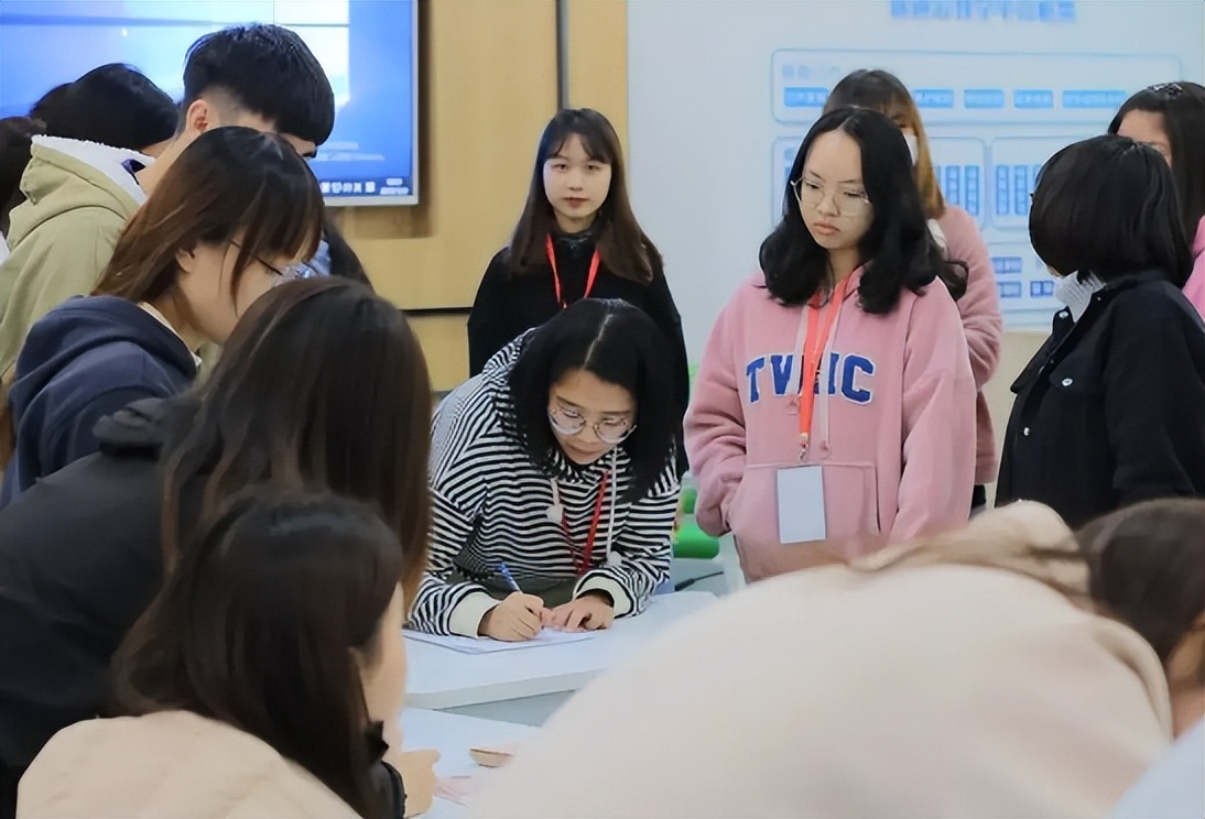 高考填报志愿，学会计的3个好处和2个弊端，考生需提前知晓