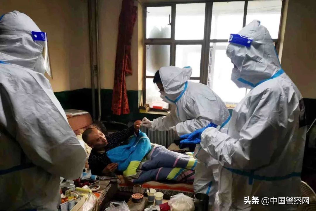 【疫情当前 警察不退】警徽闪耀 情暖“疫”线