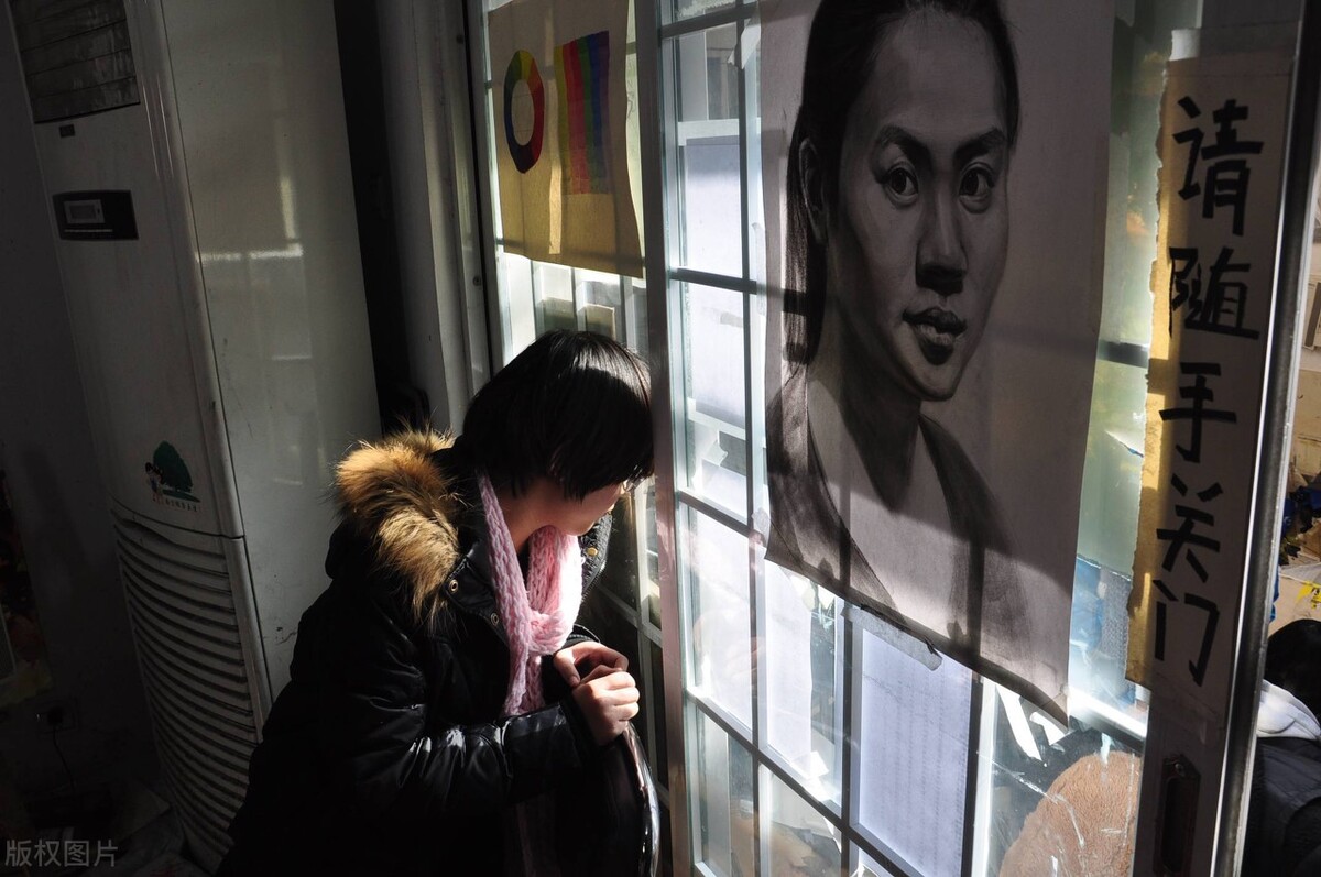 八大美院每年招生超万人，主要有哪三个专业大类，各录取多少人？