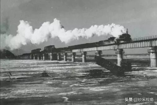 师长回国参加国庆，带回一个女军医，竟然是战友失联八年的女友