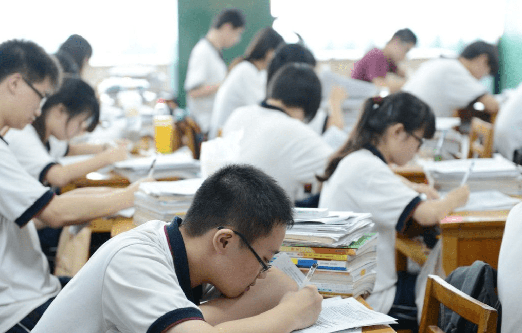 每年高考人数是多少（22年高考人数将突破历史新高）