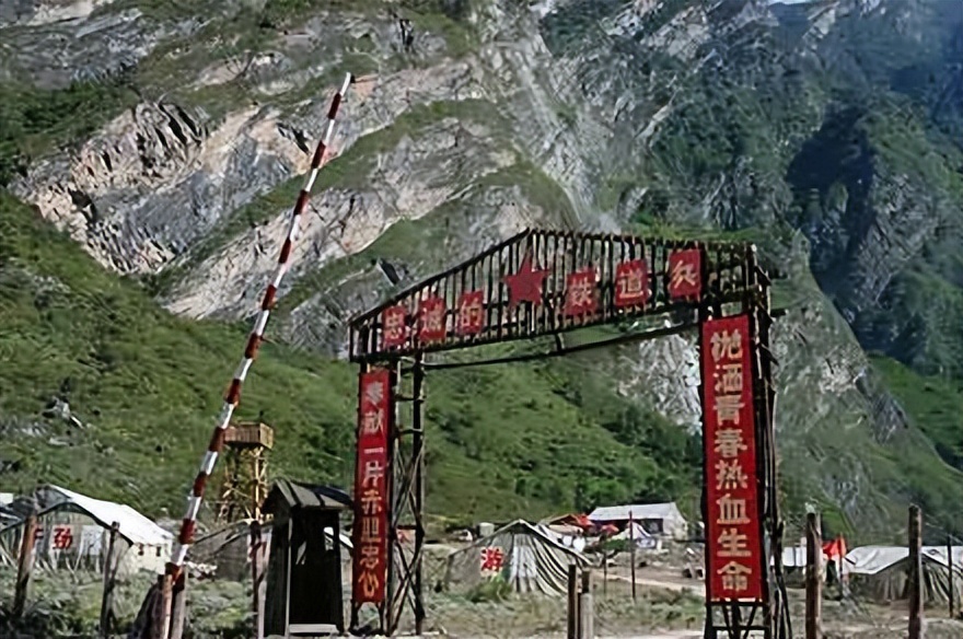 八一征文：军旗上，那血染的风采