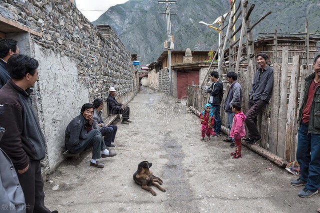 2001年，江西一男子因无钱付彩礼，用火药在小学残忍杀死42人