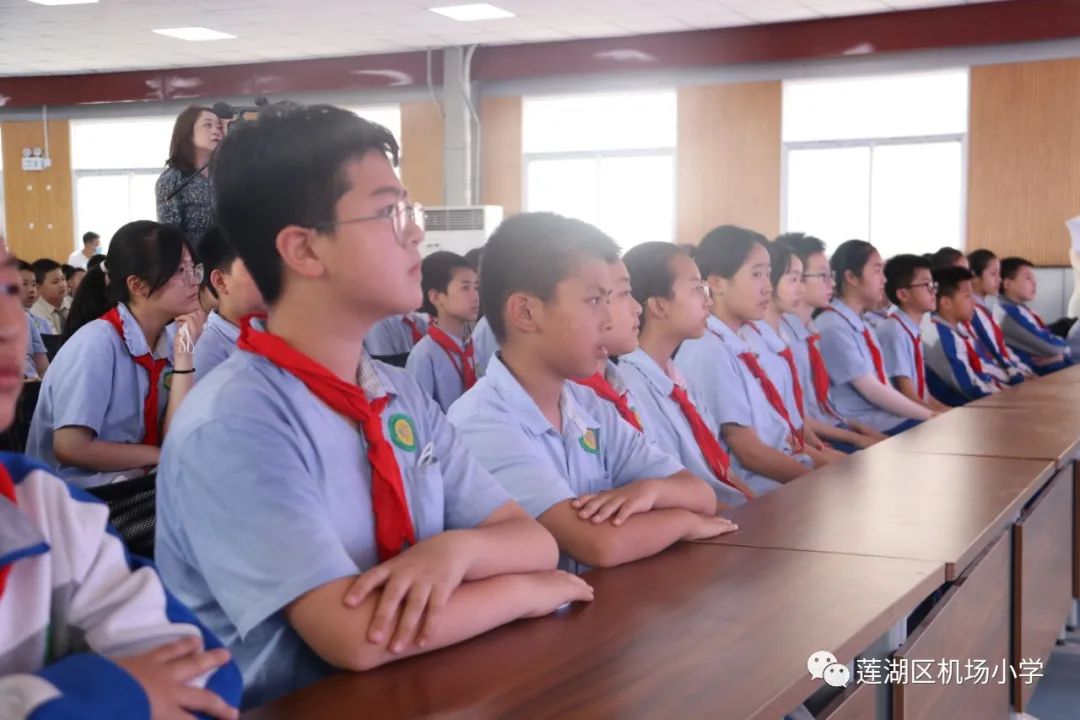 西安市莲湖区机场小学:温馨而感人的毕业典礼(图3)