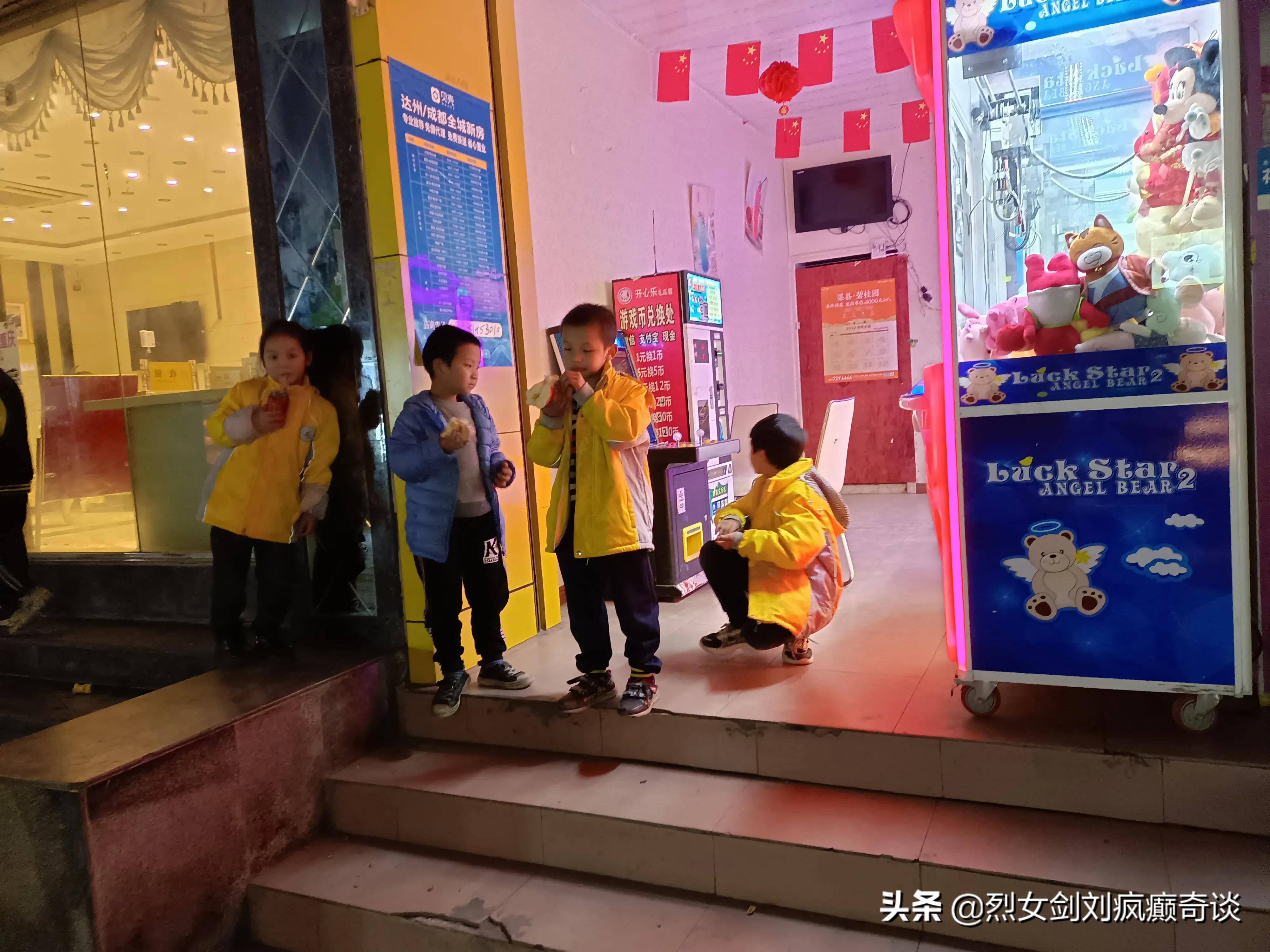 收留大小娃,给洗澡吹头发剪指甲掏耳朵,换上干净衣服焕然一新