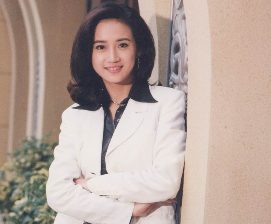 桑妮:25岁走红,35岁出家当尼姑,销声匿迹11年