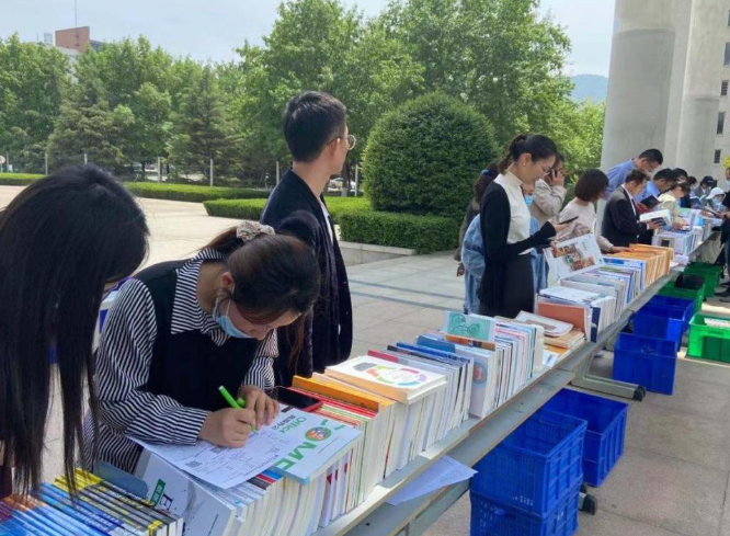 有点亏，博士最快28岁才能毕业，大学生想考编进体制内得抓紧了