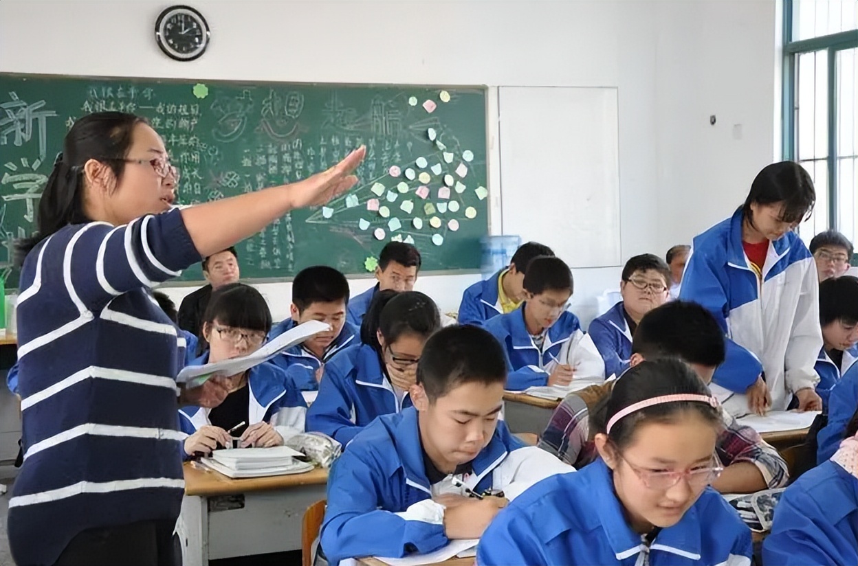 500分左右就能考上的师范类院校，就业形势也不差，中等生可参考