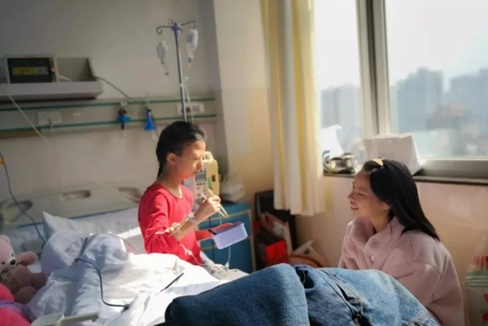 43斤女大学生，为救弟弟吃多年辣椒拌饭，去世前得知男友癌症病逝