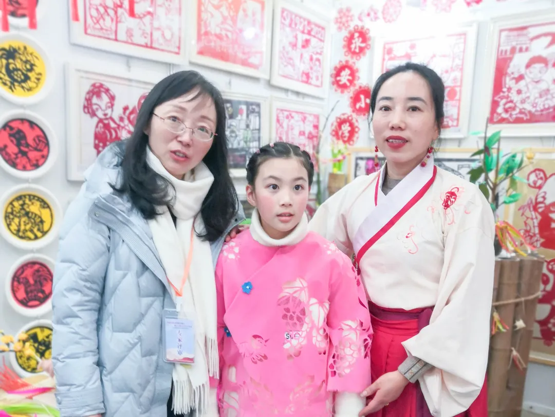 成都市双流区永安小学——非遗剪纸花开双流,文化传承亮眼成都