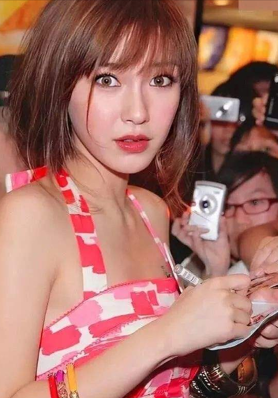 杨颖：离婚不到半年，失去靠山黄晓明的她，除了综艺还有什么？