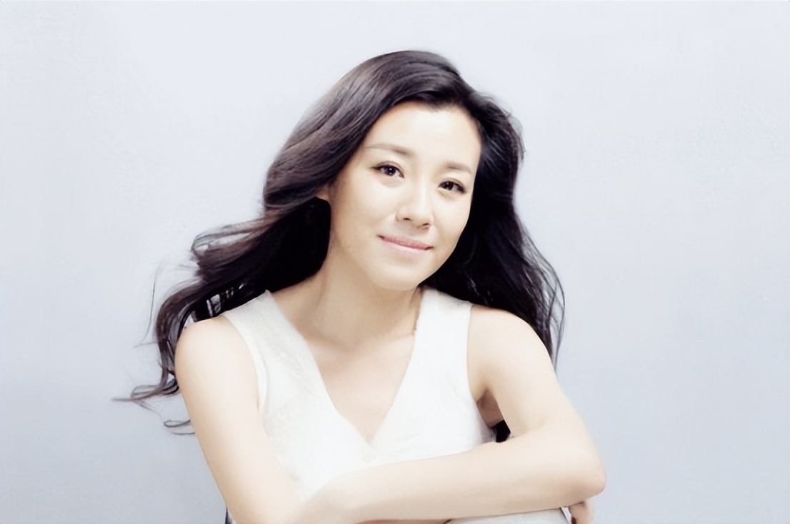 “女人30豆腐渣”？这6位“徐娘半老”的女星，个个风华不减