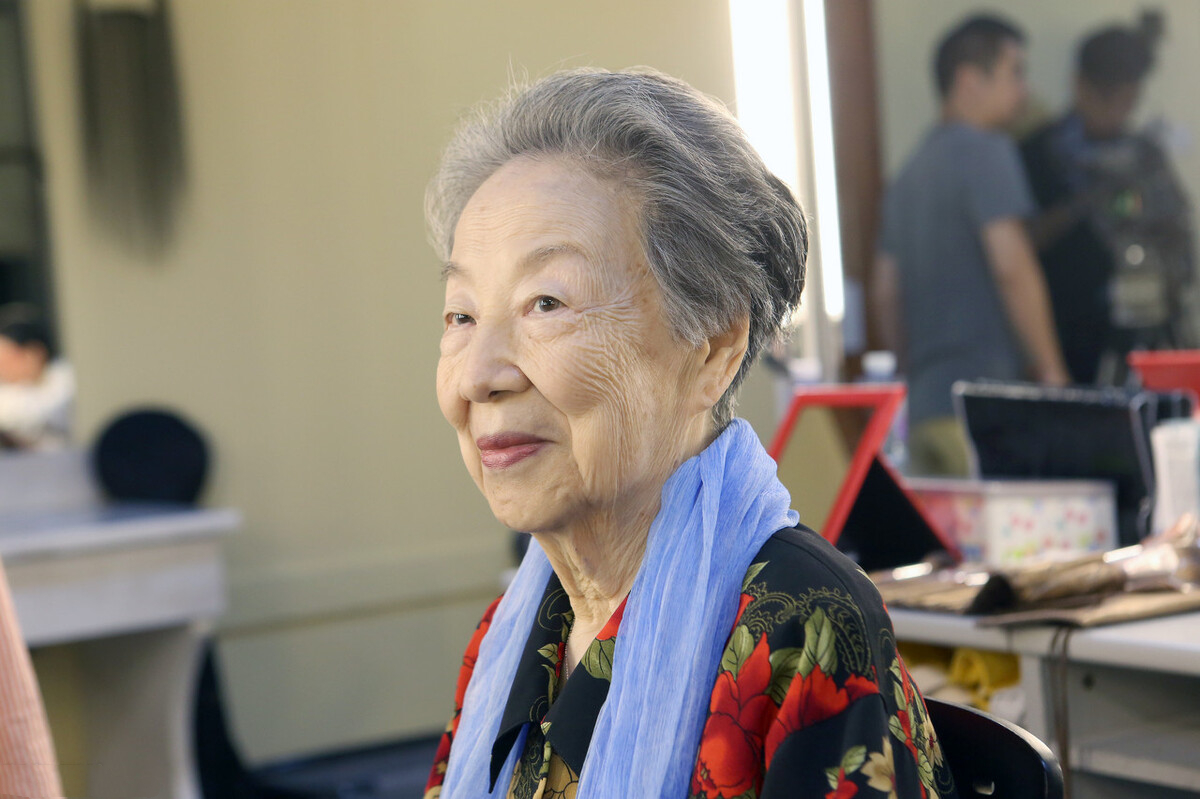 李蔷华1929年出生,她9岁就拜醉丽君先生为师,学习京剧.