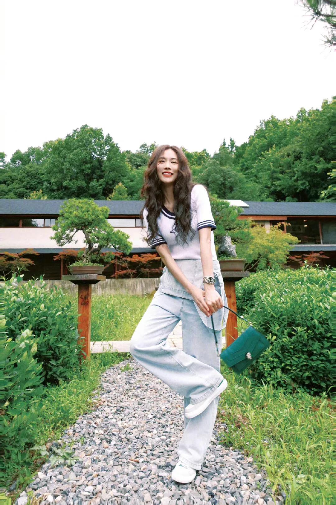 王菲菲近期穿搭