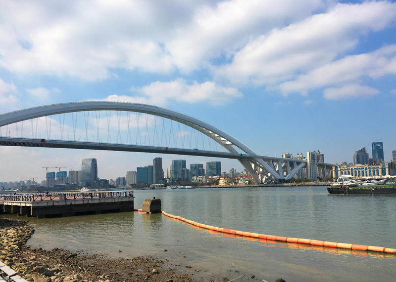 宋城正面.從自行車道過天橋,到濱江親水平臺.盧浦大橋.