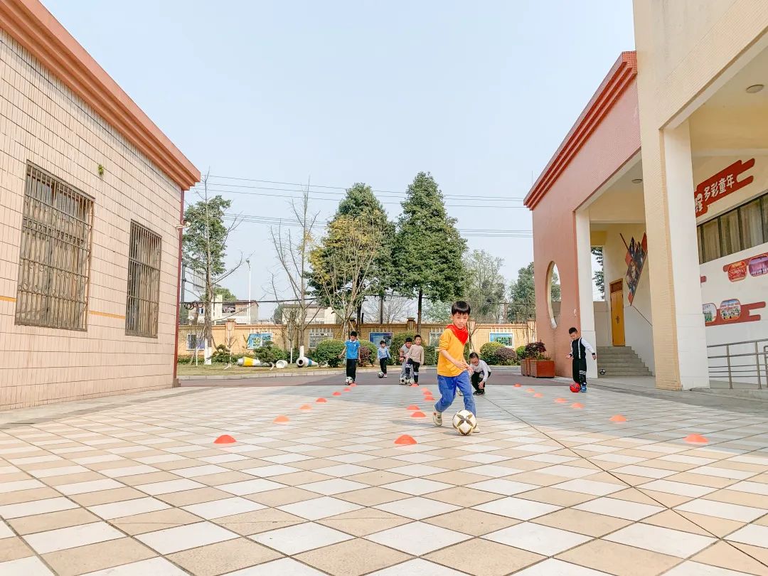 成都市双流区九江小学周末托管“足”够精彩