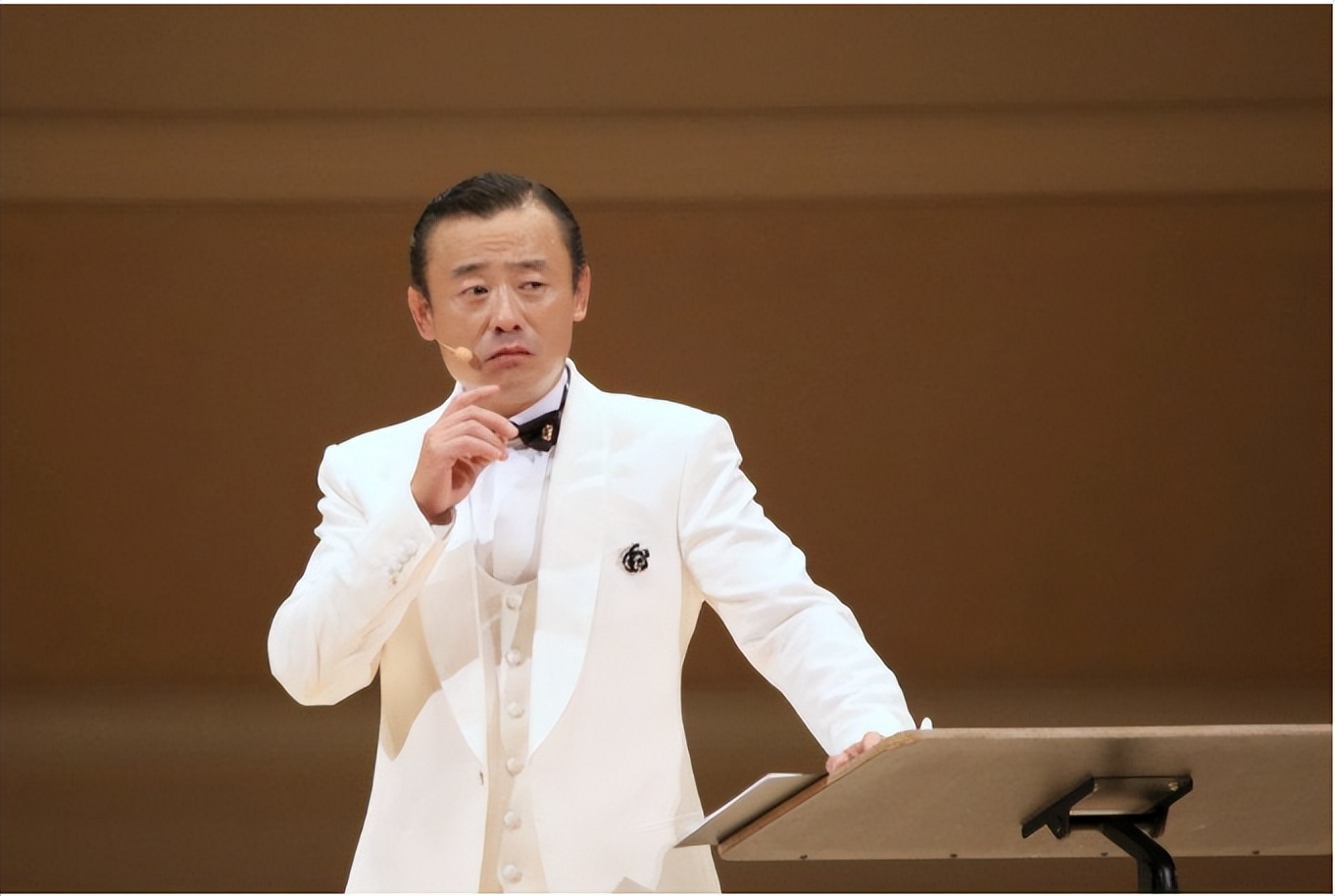 “跌下神坛”的周立波，和他突然“不红”的原因