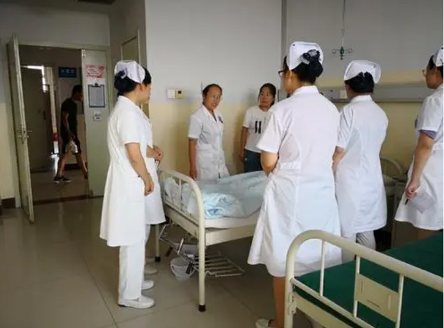 处理病人隐私时，医护人员会觉得尴尬吗？一位离职护士说出答案