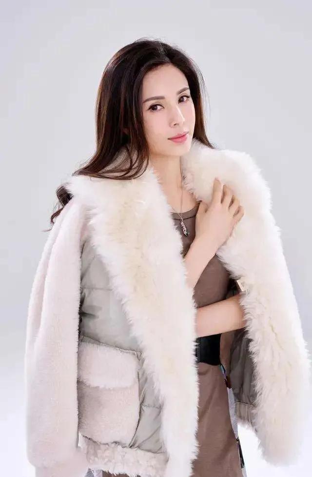 最美小龙女李若彤