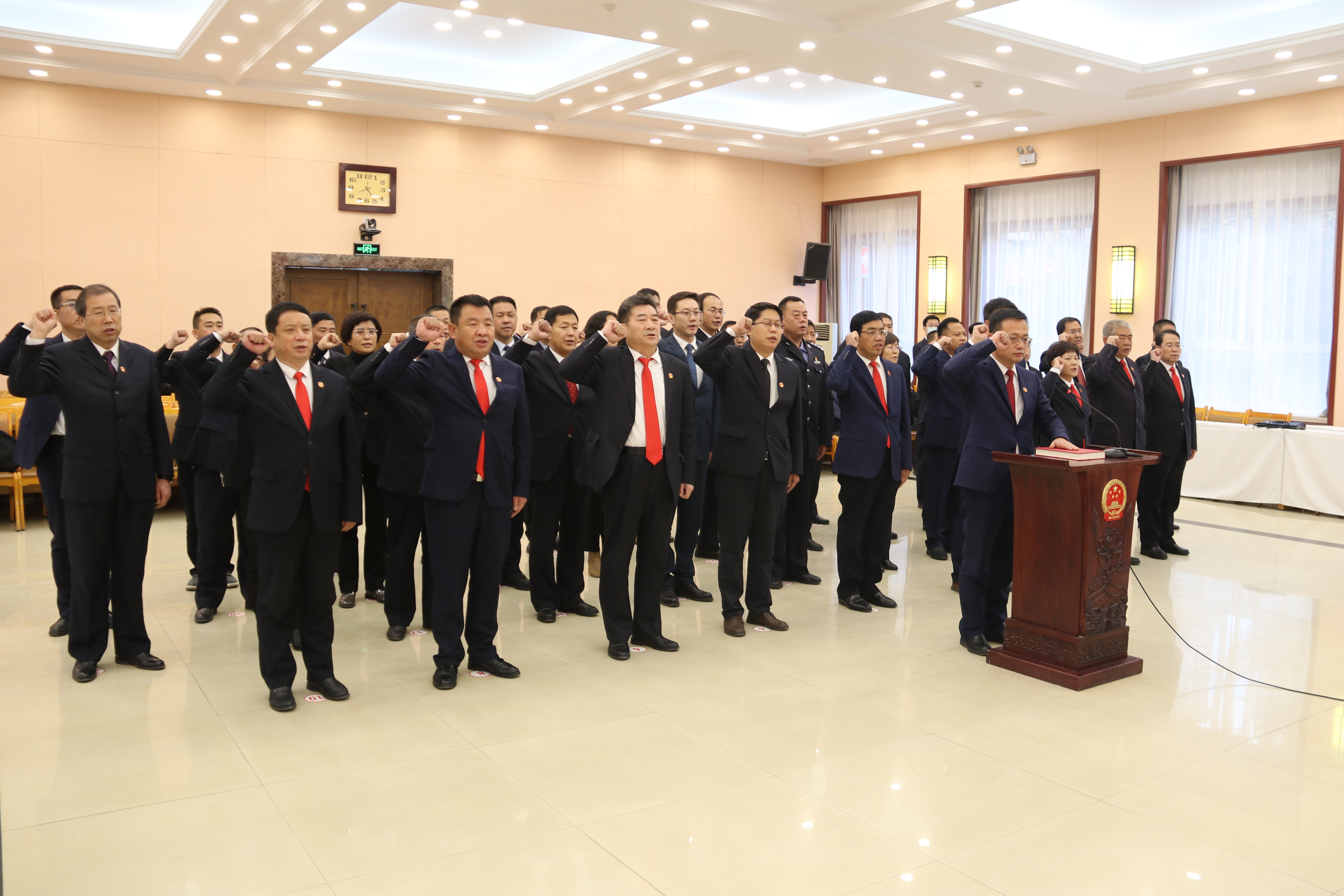 永登县第十九届人民代表大会第一次会议新当选人员向宪法宣誓