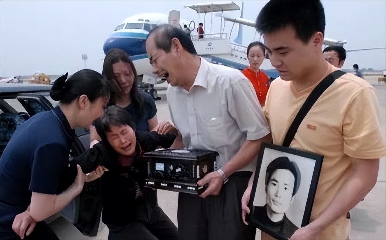 03年大学生因“三无”收容被害，涉案人员全部判刑，一项法规废除