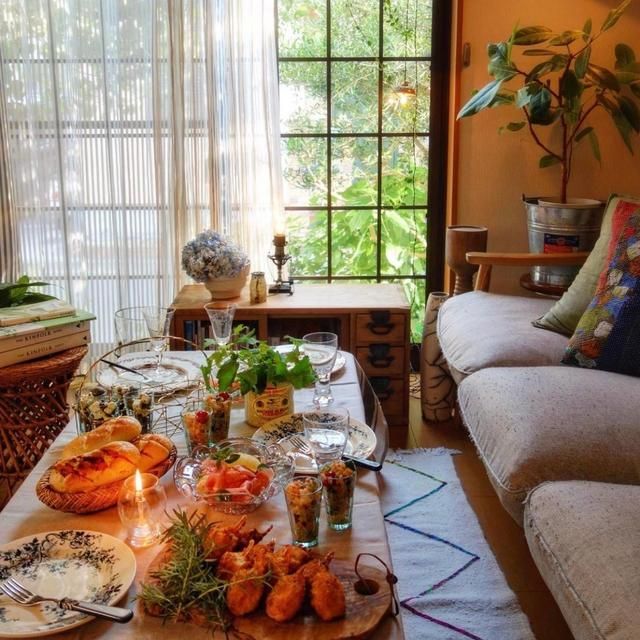 Ngôi nhà tràn ngập sắc gỗ ấm áp, tự nhiên của người phụ nữ Nhật Bản 53 tuổi: Không gian vườn bách thảo tại gia khiến ai nhìn vào cũng bị mê hoặc - Ảnh 7.